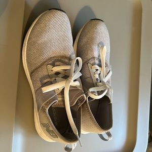 New Balance tennis shoes